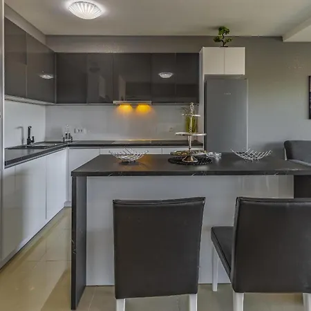 Leo Apartment *