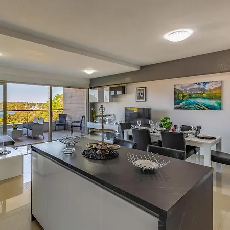 Leo Apartment *