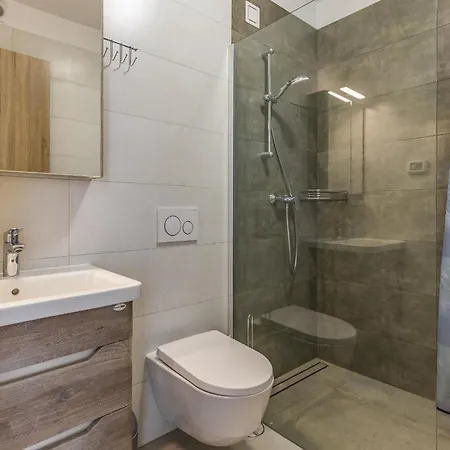 Leo Apartment *